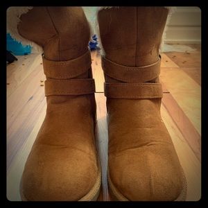 Brown airwalk buckle boots